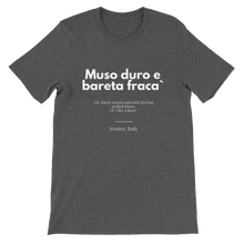 Carica l&#39;immagine nel visualizzatore di Gallery, &quot;Muso duro&quot; Premium Unisex Crewneck T-shirt
